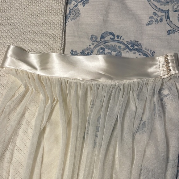 IVORY- Detachable Wedding Train with Satin Bow 50” Long, 33” waist - Picture 4 of 5